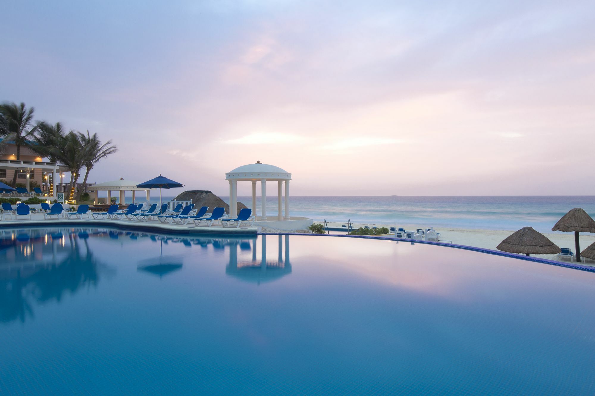 Golden Parnassus Resort & Spa (Adults Only) Cancun Bagian luar foto